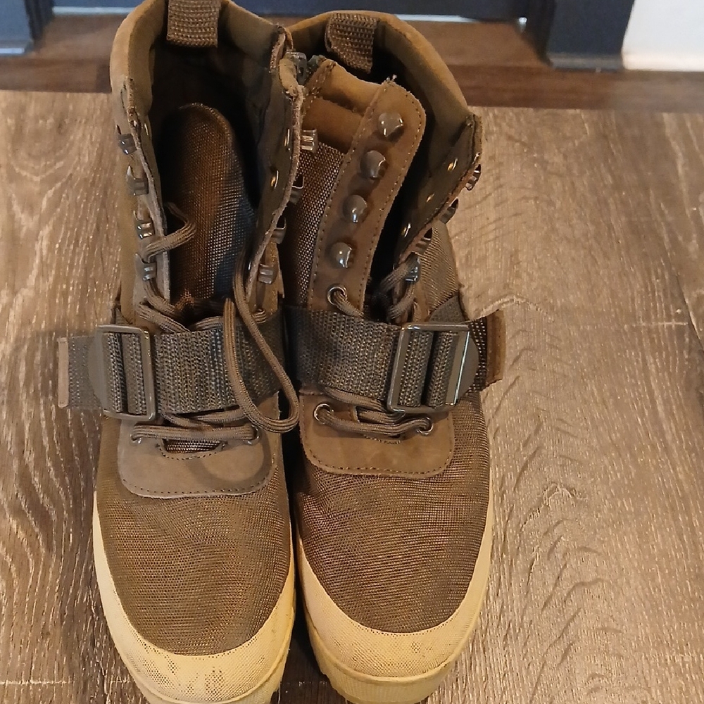 Steve Madden Tan High-Top Boots